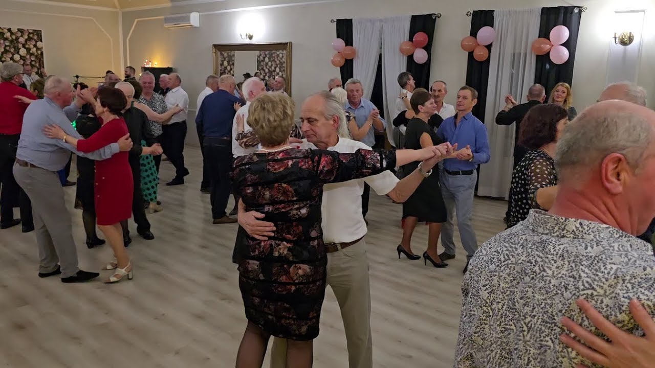 Piękne TANGO od Kapeli - fani uwielbiają te romantyczne igraszki na parkiecie i płonące spojrzenia!