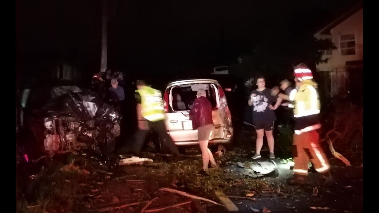 BREAKING NEWS Power off to Ellerslie & Mt Wellington after crash YouTube