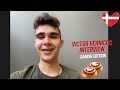 Capture de la vidéo Victor Vernicos Interview - Danish Edition (Familien I Danmark, Kanelsnegle Og Farmors Frikadeller)