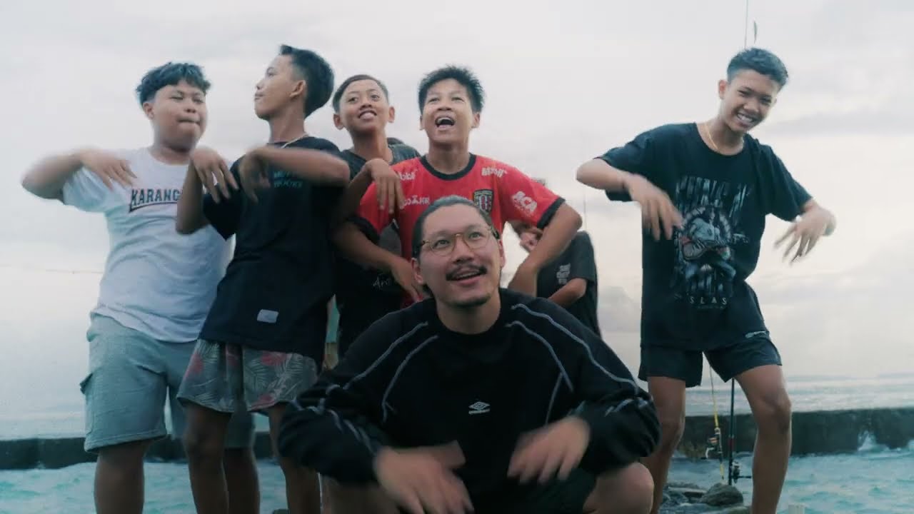 Watch Cili - P1 (Official Music Video) on YouTube Watch Cili - P1 (Official Music Video) on YouTube