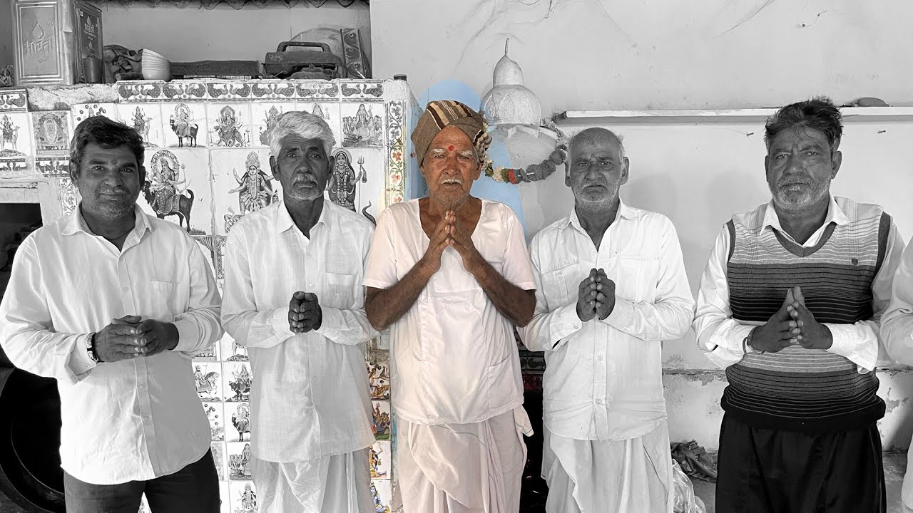 કાવિઠીયા પરિવાર ના આંગણે  હેમુબારોટ અને ખેમરાજ બારોટ પર પૈસા નો વરસાદ કર્યો #santvani #barot #bhajan