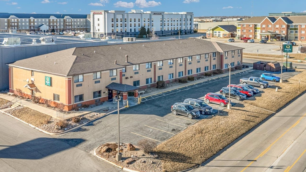 5055 Rockwell Dr NE, Cedar Rapids, IA