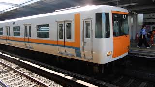 大阪メトロ中央線　九条駅2番ホームから24系が発車　1番ホームから近鉄7000系が発車