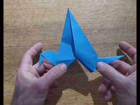 como hacer un ave batiendo sus alas. comment faire battre des ailes à un oiseau.(ORIGAMI)