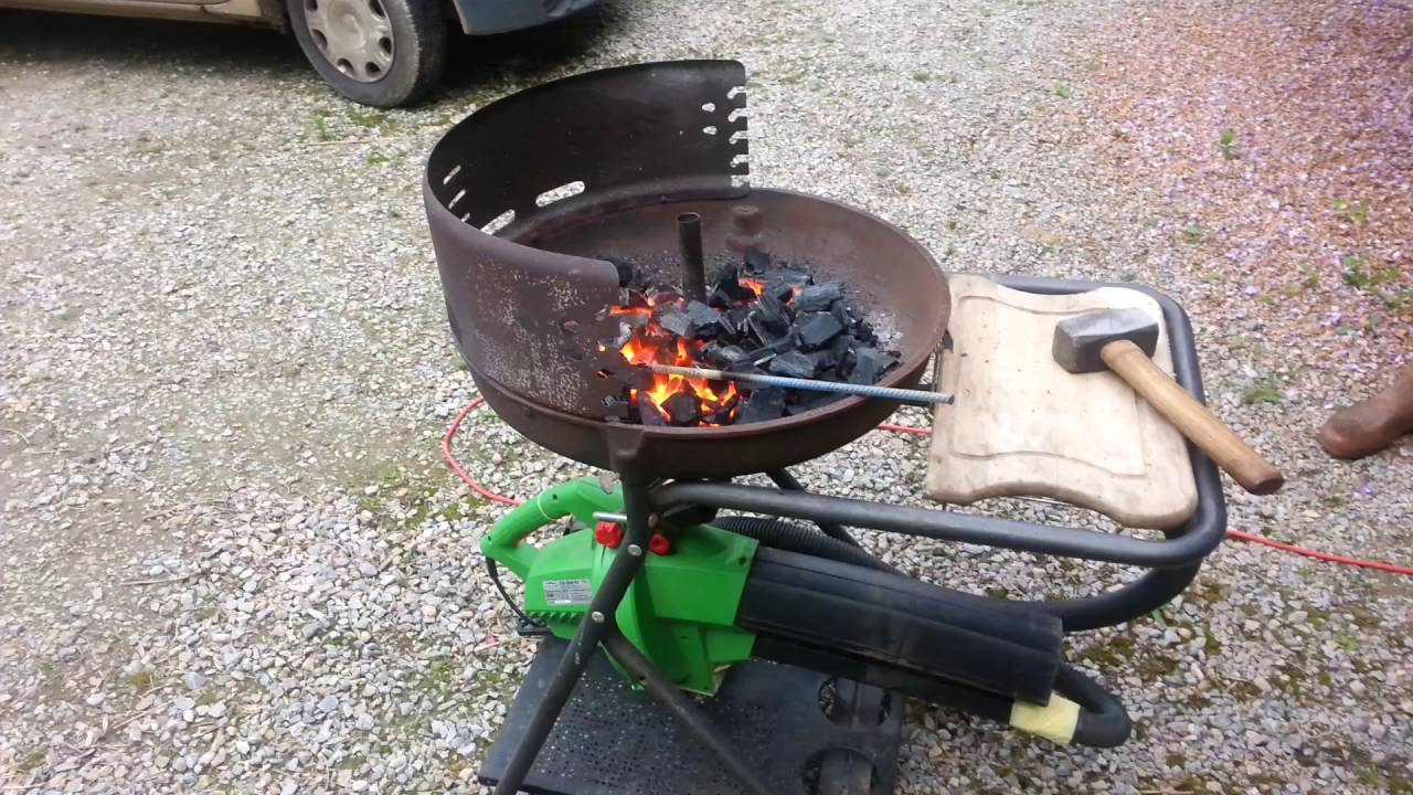 à charbon avec barbecue et souffleur à feuilles à charbon avec barbecue et souffleur à feuilles