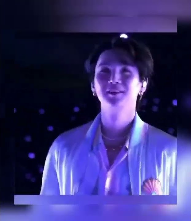 🤣#suga notice camera after making pose 💜that smile 😘