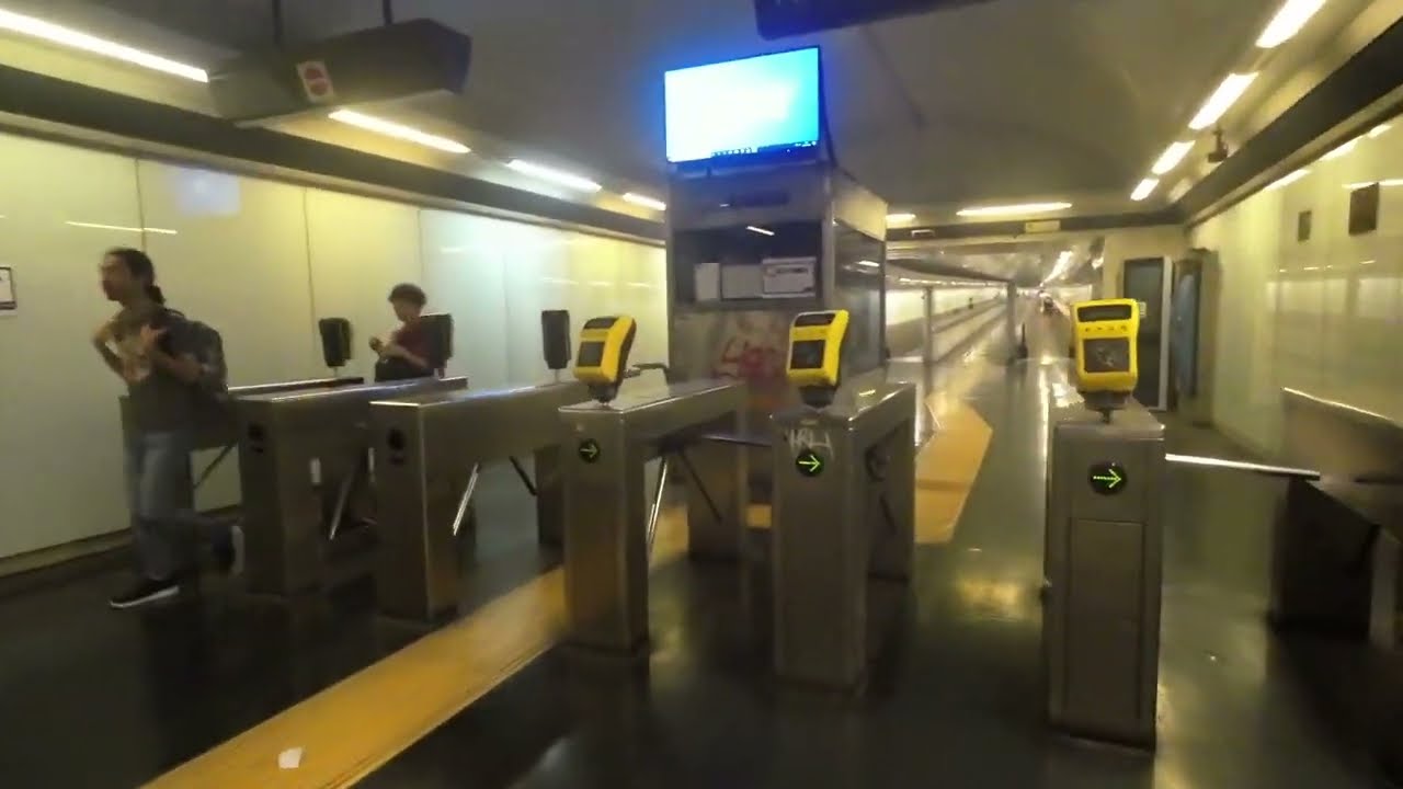Stazione metro Piazza Cavour - Museo - Linee 2 e 1 (Napoli)
