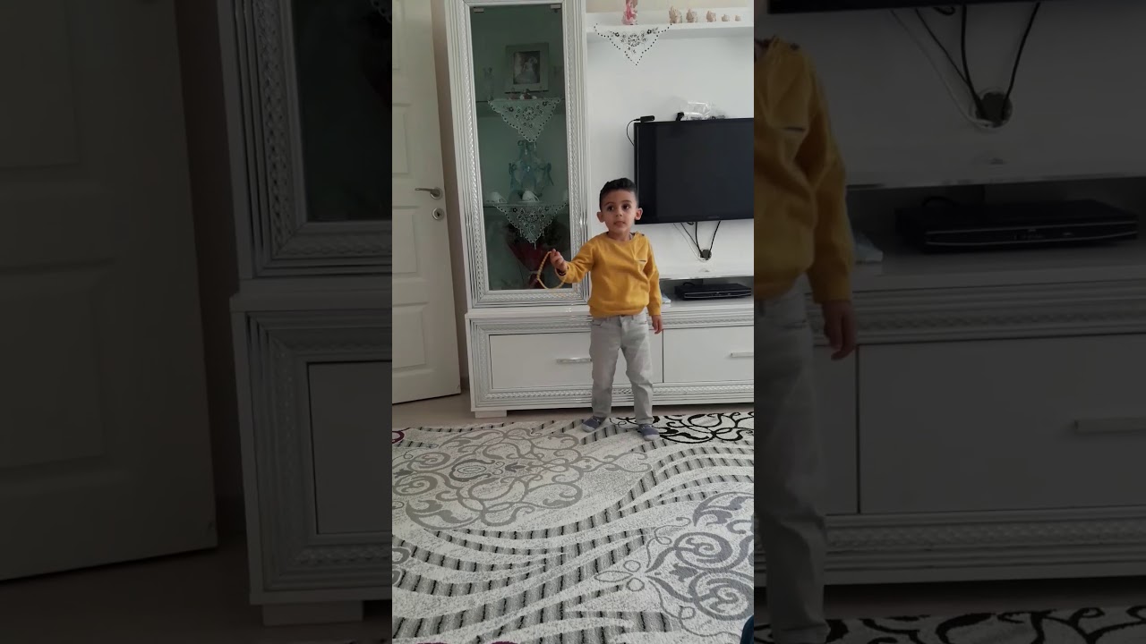 Erik dalı oynayan küçük çocuk ( ömür ) YouTube