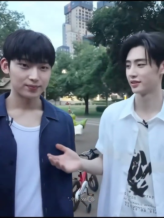 Did he just wanna hold? #sunsun #sunghoon #sunoo #enhypen