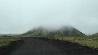 Acercándonos a niebla en Fjallabaksleið Nyrðri