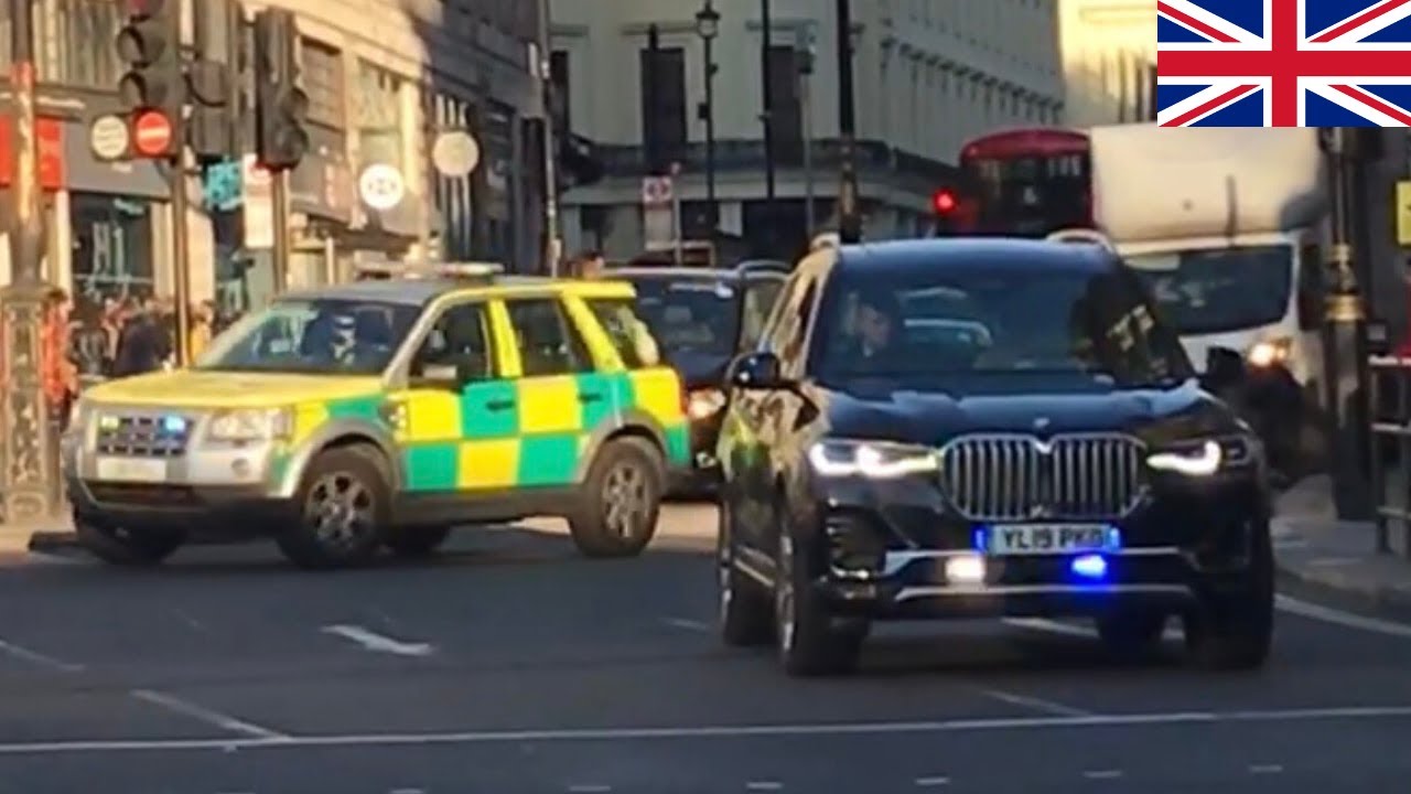 Met Police Unmarked BMW X7 helps LAS RRV Get Through Traffic // Blue Lights and Sirens.