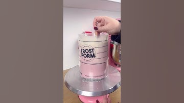 This is how to make an Ombré Cake with Frost Form 🤗www.frostform.com