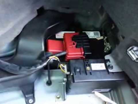 Toyota Yaris Hybrid 12V battery disconnection - YouTube