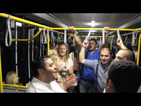 ათძალი და ბელორუსები მინსკის  აეროპორტის ავტობუსში