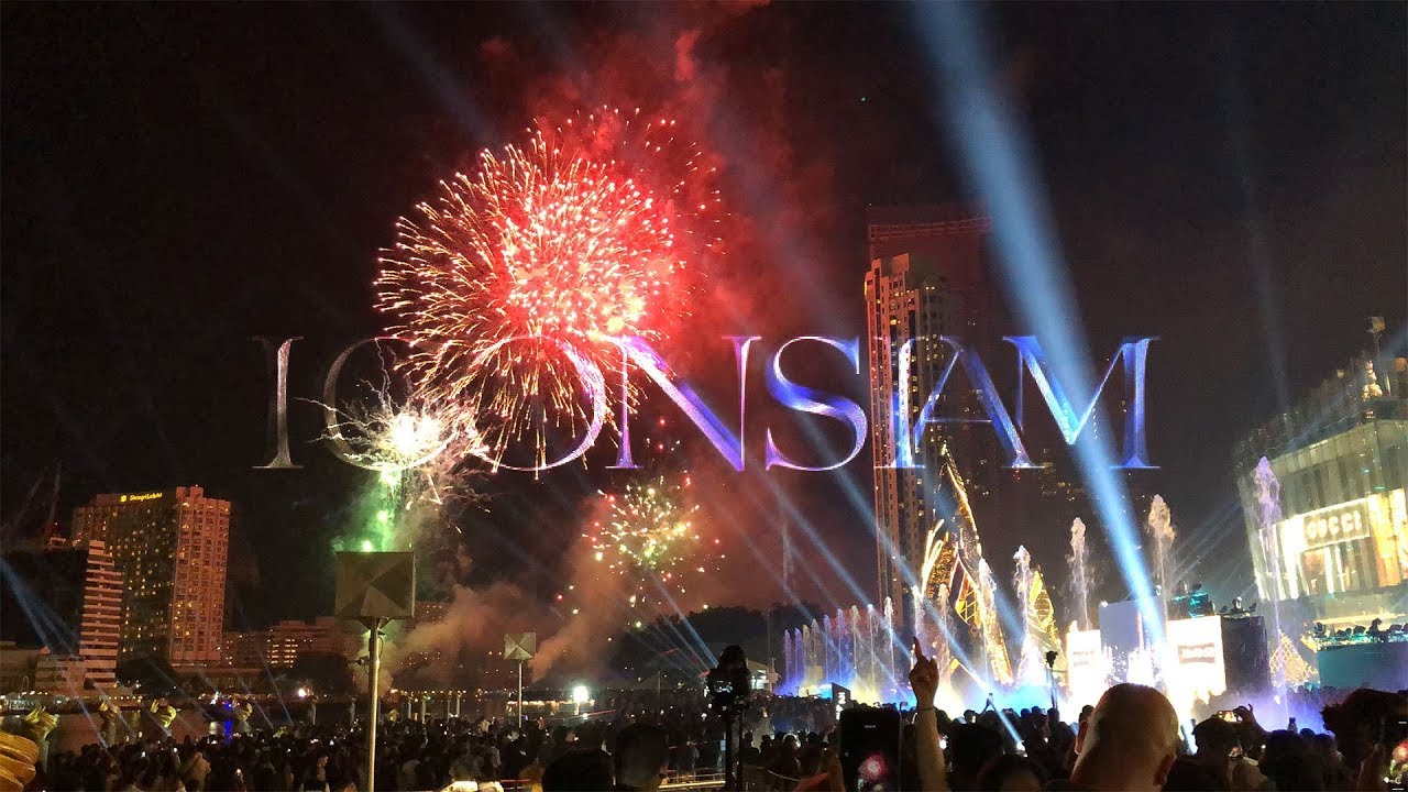 New Year Countdown \u0026 Fireworks 2019 at ICONSIAM The Riverfront in Bangkok, Thailand