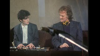 Irish '85   Enya Ní Bhraonáin (plays on Roland Juno 60) in Gaelic screenshot 1