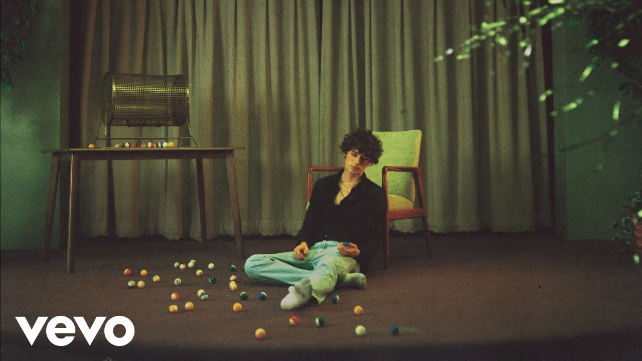 在 YouTube 上观看 August Royals - Surrender (Audio) 在 YouTube 上观看 August Royals - Surrender (Audio)