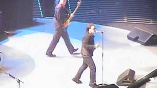 U2 - New Year's Day (Live from San Diego, Vertigo Tour)