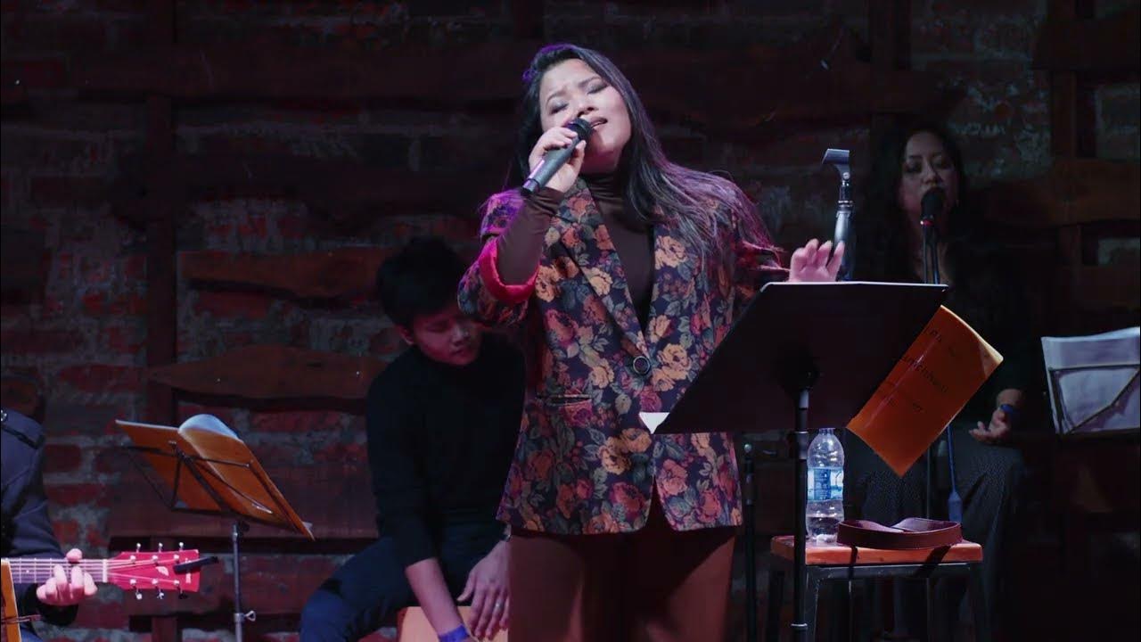 Yalangoch Demi Mur videosini tomosha qiling Yalangoch Demi Mur videosini tomosha qiling