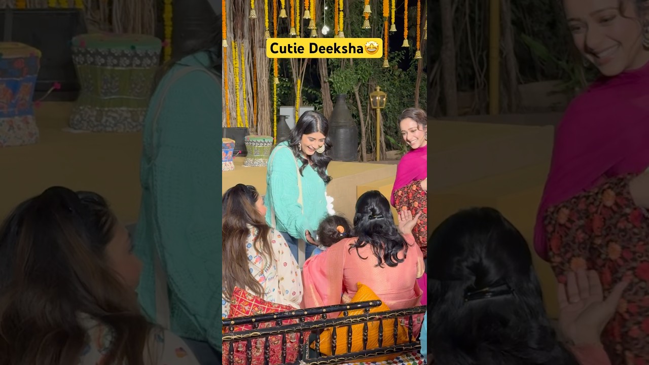 😍 look how cutely actress Deeksha Joshi met with her Umbarro co-stars. 