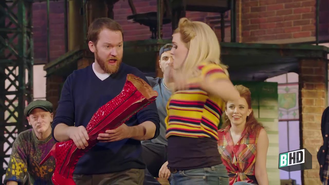 Everybody Say Yeah Kinky Boots Youtube Aa, kizukanakatta migi wo mite mo hidari wo mite mo aa, mawari no taido keigona no ara, kimi mo. everybody say yeah kinky boots