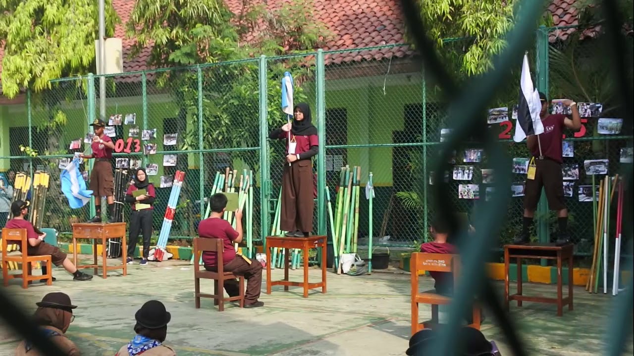 PENGIRIMAN MORSE BENDERA PADA LKB 2019 DI SMPN 2 DEPOK