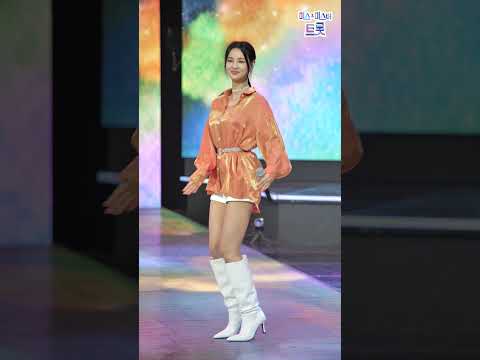 [4K 세로직캠] 황우림 - 진짜 진짜 좋아해 ❤금요일은 밤이 좋아❤ 무편집 초고화질 세로직캠