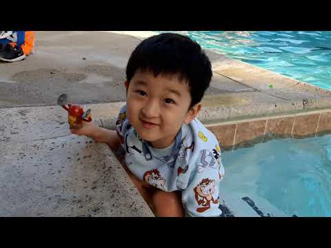 물놀이 Preschooler pool play