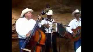 *Ausencia Eterna* (Ildefono Morales Padilla) con Juan Lucero *al Tololoche* y sus Sonidos del Norte.