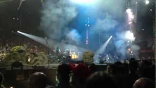 Metallica's stage collapses during enter sandman, live in edmonton,
august 17, 2012 oh and at the beginning some random chick took my
phone tried to take...