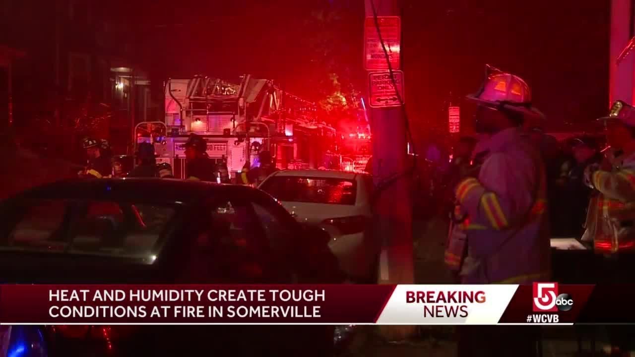 Police officer breaks down door to rescue residents from burning home ...