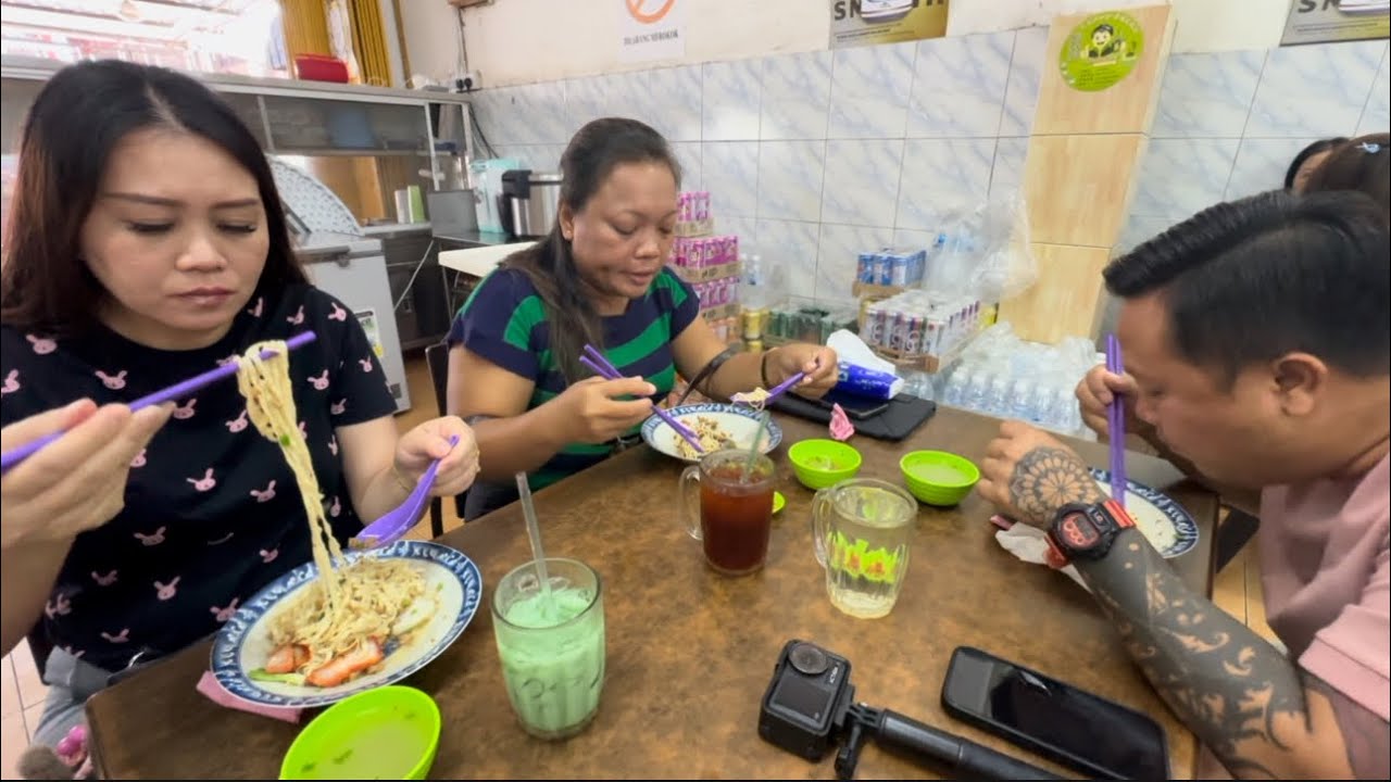 Принесите Дато Сери и Датин Сери завтрак и посещение перед возвращением