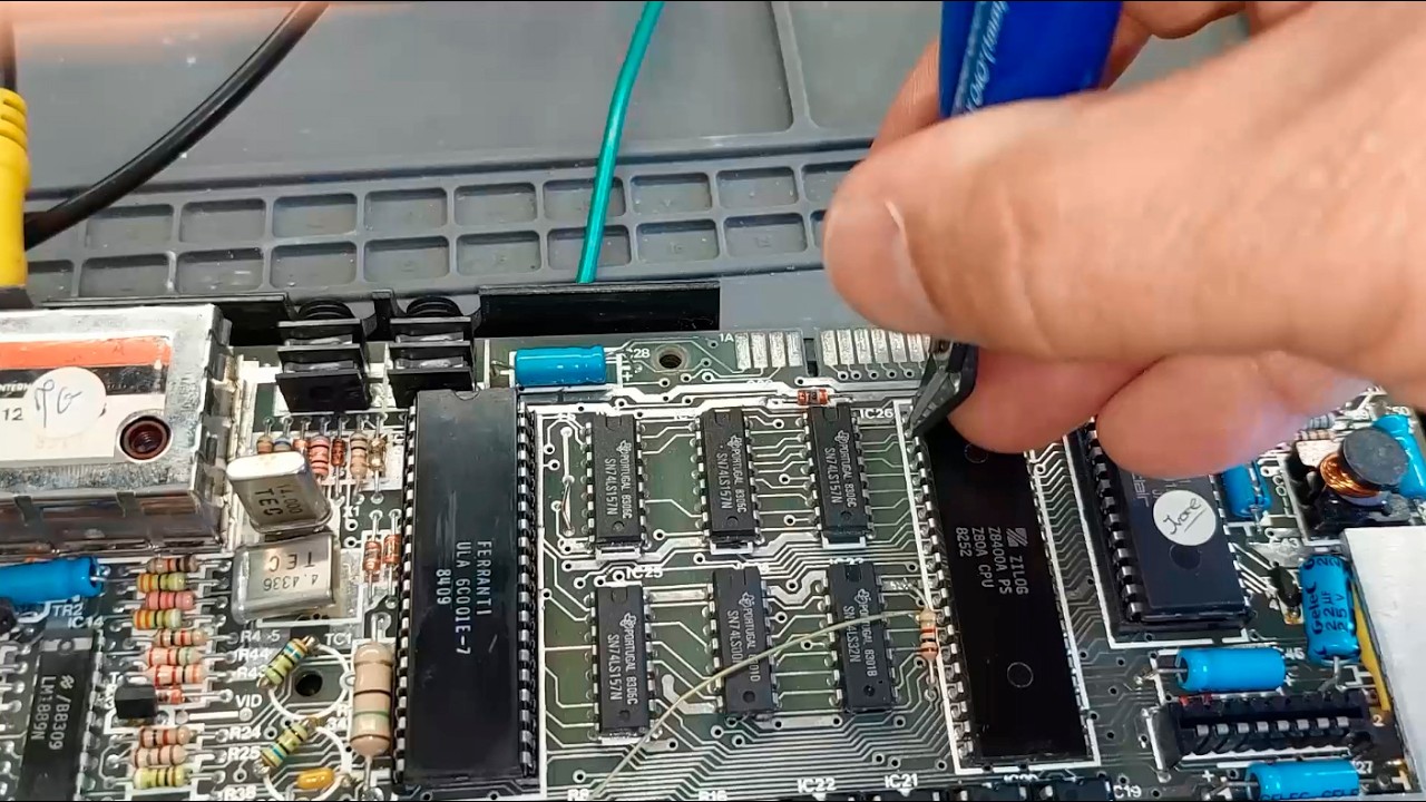 CPU SK Repair: CPU Replacement on a ZX SPECTRUM 48K - The Safest Method