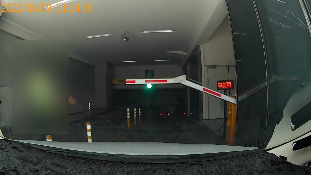 高雄大立精品百貨A館之地下停車場探險