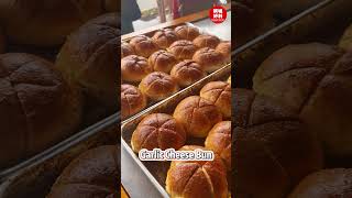 🧄🧀香味炸街！每日爆卖1500粒！排队都要买的蒜香起司面包来袭✨