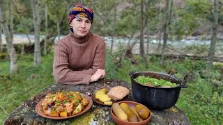 THE WOMAN LIVES ALONE IN THE MOUNTAINS! Cooking Potatoes with Meat on Fire