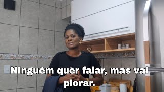 Ninguém quer ouvir... só pensamos em nós mesmos, não poderia........