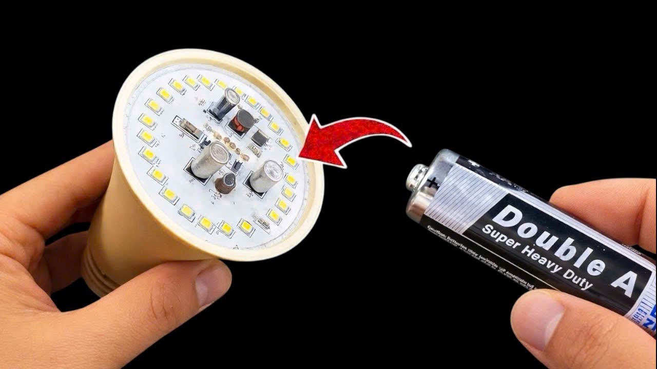 Миллионы этого не знают! Починьте разряженную светодиодную лампочку, используя только батарейку AA..
