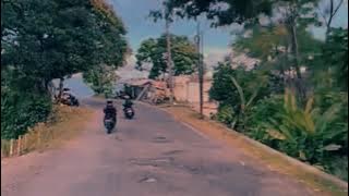 Suasana jalan yang sejuk dan indah enak santai untuk jalan-jalan