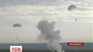 Десантники виконали наймасовіший стрибок із парашутами в історії українського війська