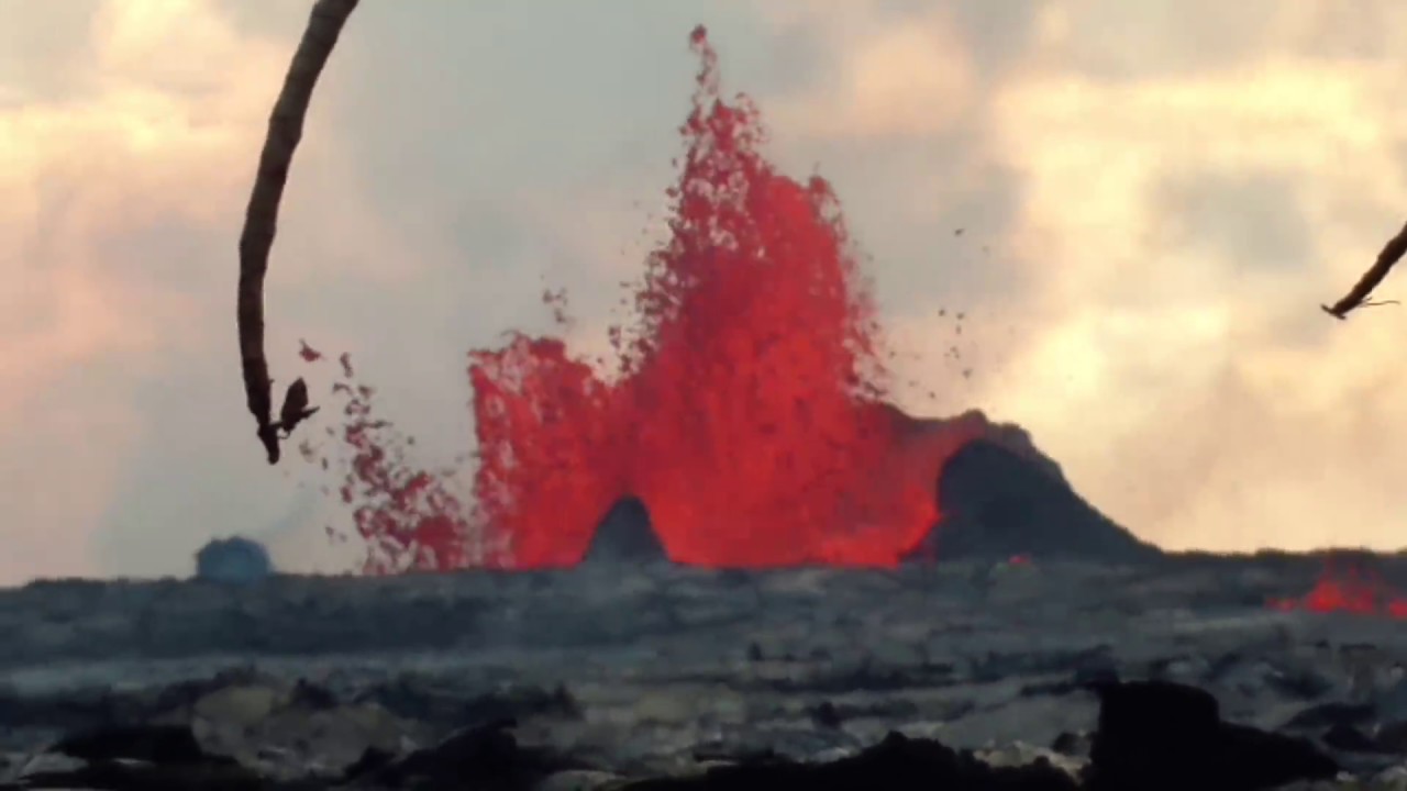 Kilauea eruption in Leilani Estates new lava front and fissure near Nohea 7:18 AM May 27, 2018