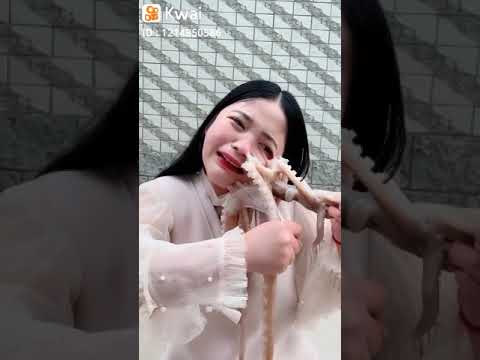 Video: Una Donna Cinese Ha Provato A Mangiare Un Polpo Vivo, Ma Qualcosa è Andato Storto
