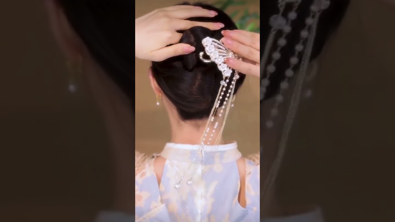 Beautiful hairclip ❤️😍 #beautiful #fashion #shorts #hairstyle #hairclip #hair