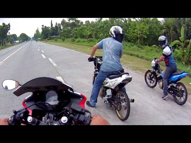 Drag Race Honda CBR 150 vs Suzuki RAIDER Belang SATRIA FU 150 class=