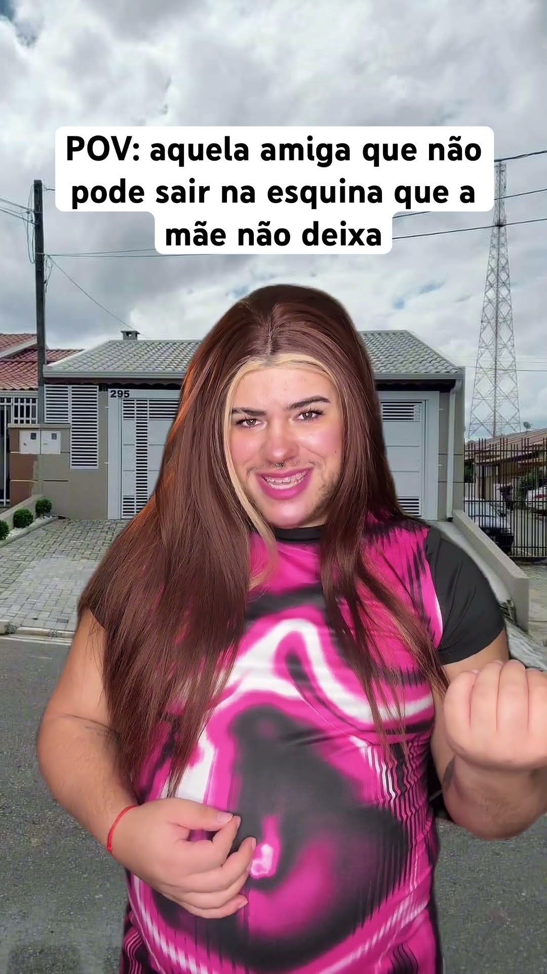 aquela amiga que não pode sair na esquina que a mãe não deixa