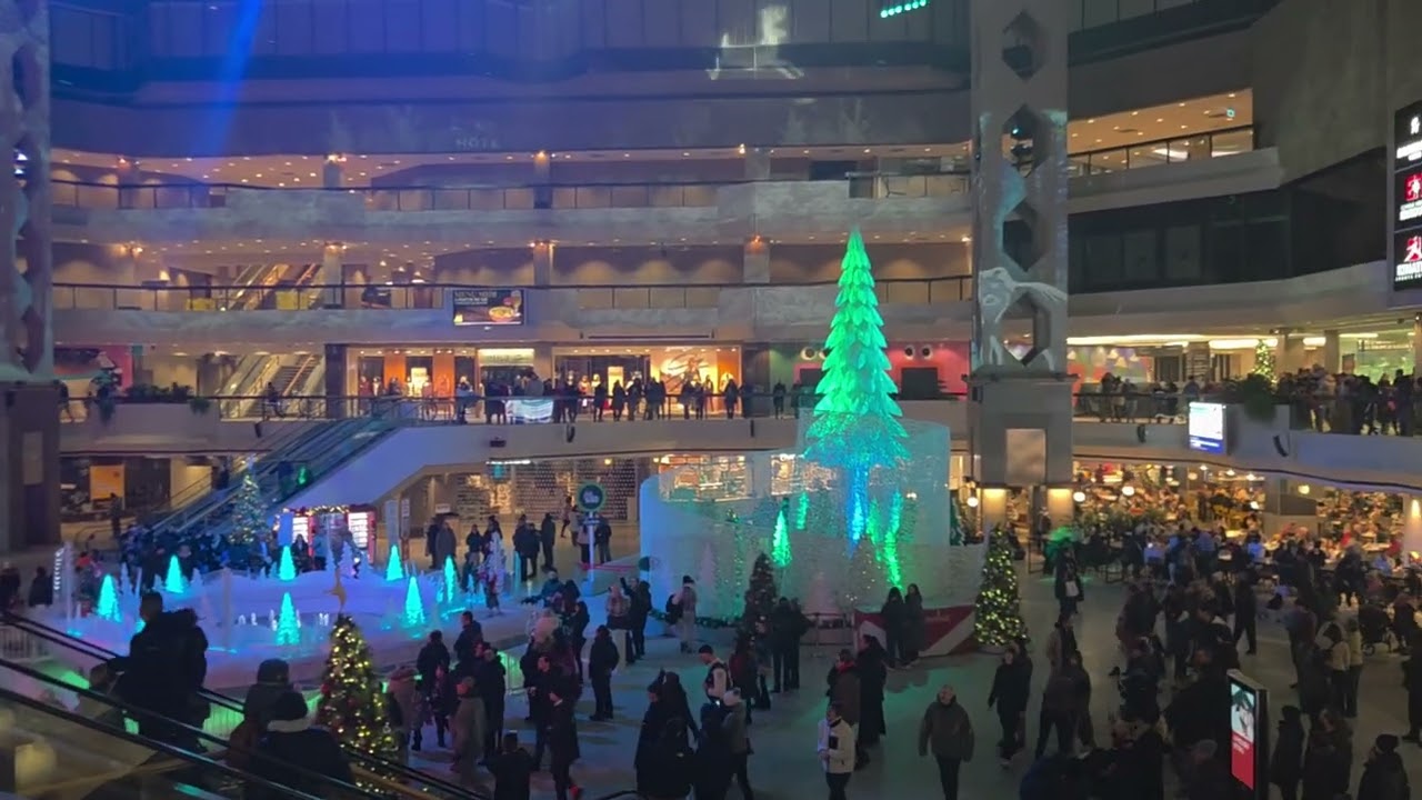 Christmas at Complexe Desjardins 🎄✨ | Noël au Complexe Desjardins – Montreal