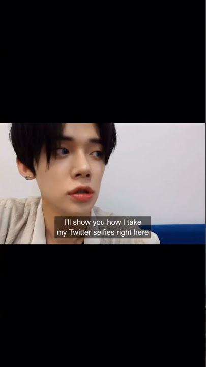 Yeonjun🦊 shows how he takes his twitter selfies