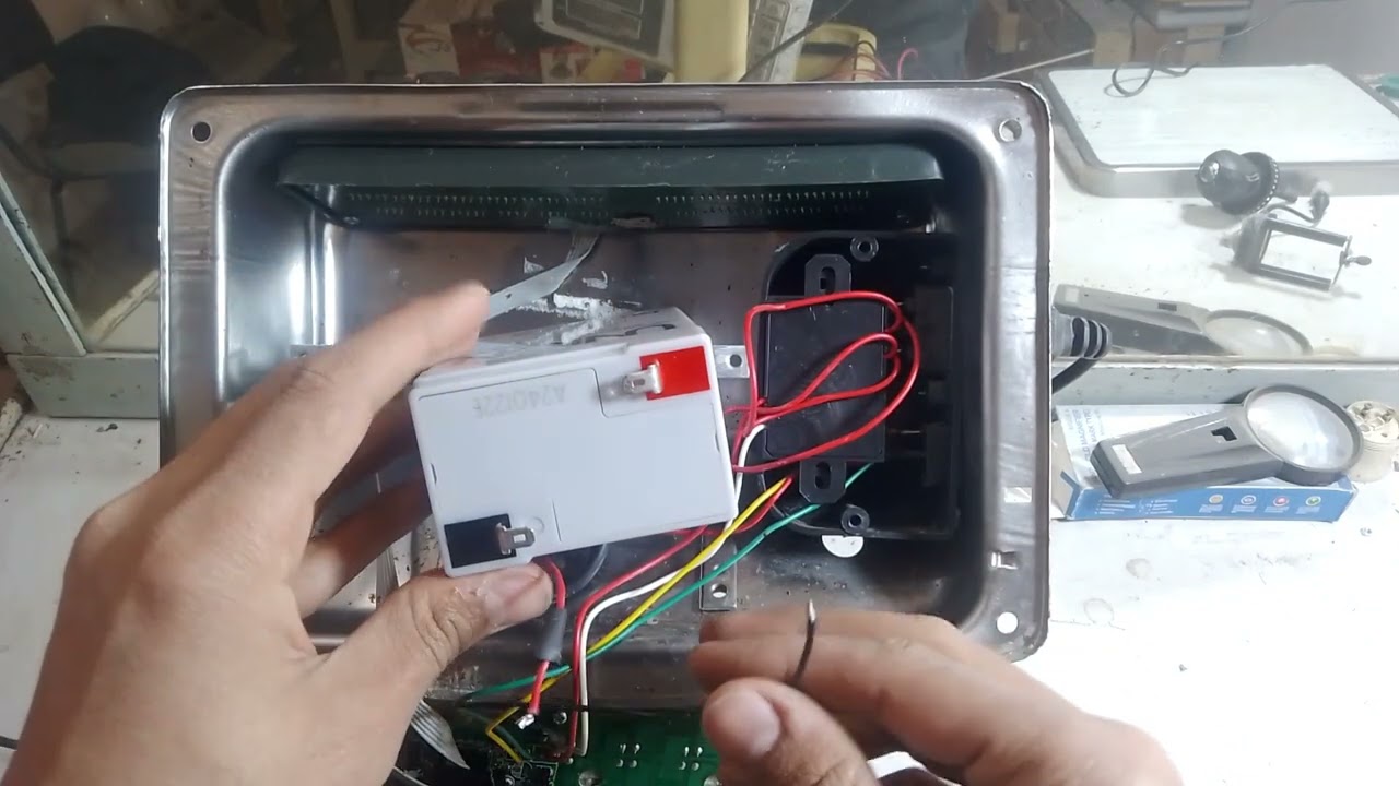 تغير بطارية الميزان #صيانة #اكسبلور #تعليم صيانة الالكترونيات  