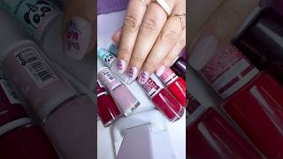 Unhas decoradas com rabiscos