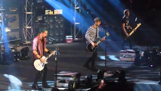 Download Lagu Castaway- 5 Seconds of Summer Live @ The Mall of Asia Arena MP3